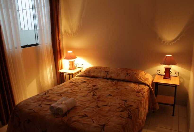 فندق Las Flores   Cañete