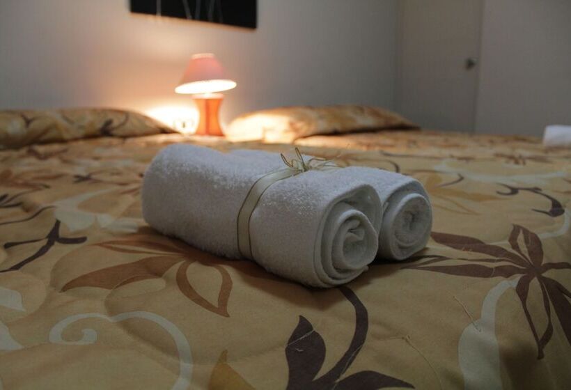 فندق Las Flores   Cañete