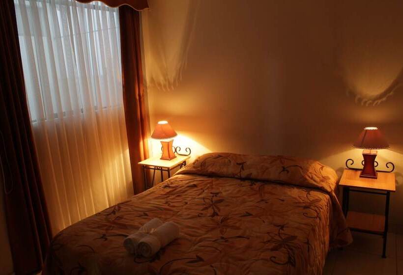 فندق Las Flores   Cañete