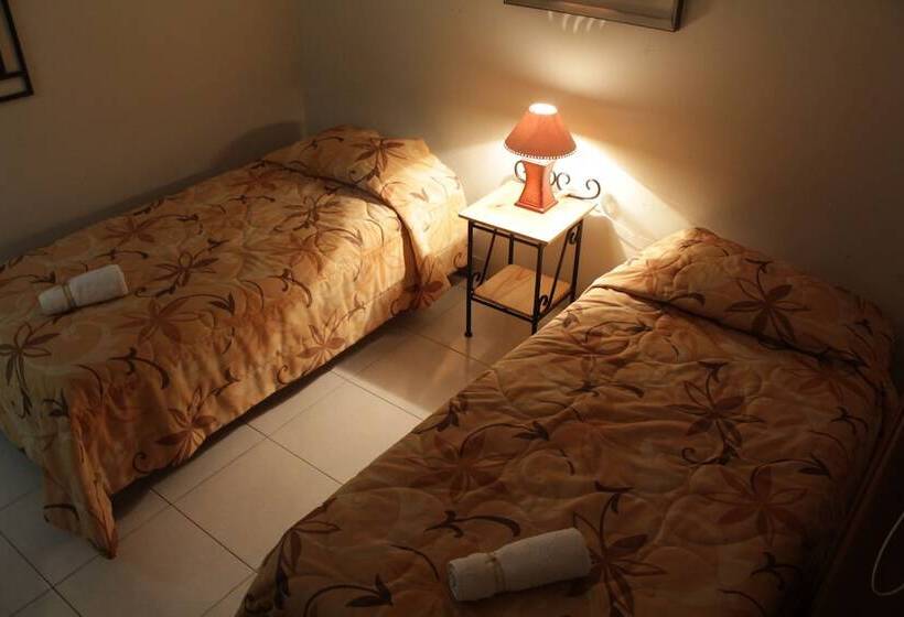 فندق Las Flores   Cañete