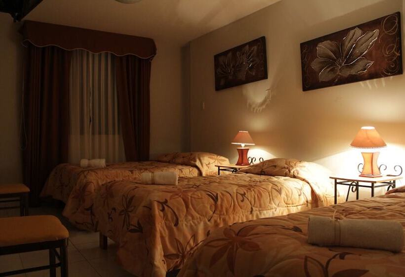 فندق Las Flores   Cañete