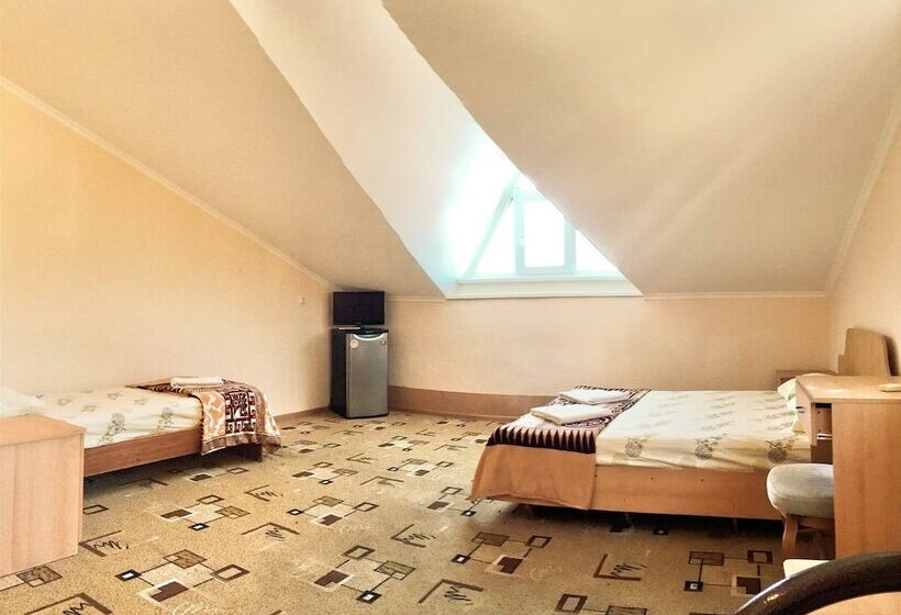 هتل Lazurnaya Plus