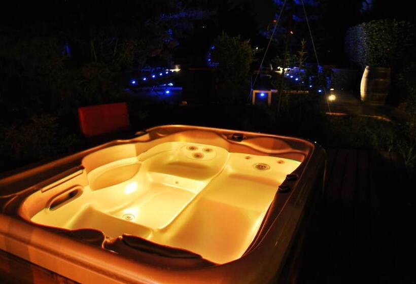 Отель Le Petit Mas De Marie