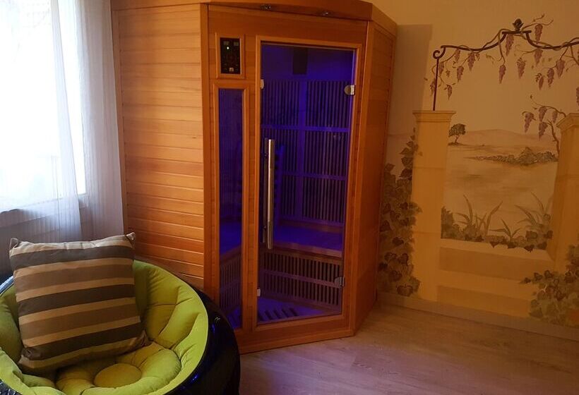 Отель Le Petit Mas De Marie