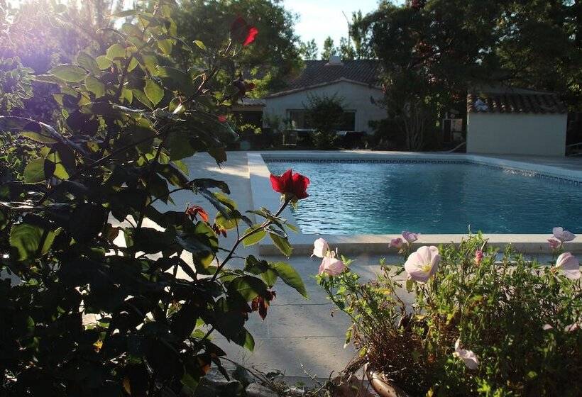 Отель Le Petit Mas De Marie