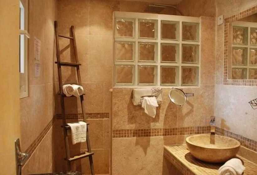 Отель Le Petit Mas De Marie