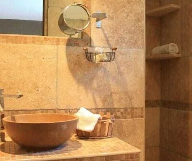 Отель Le Petit Mas De Marie