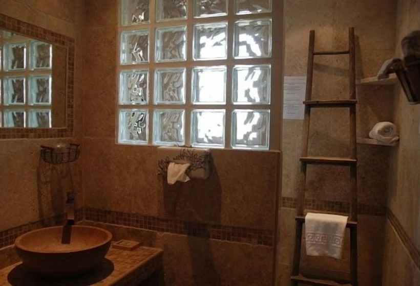 Отель Le Petit Mas De Marie