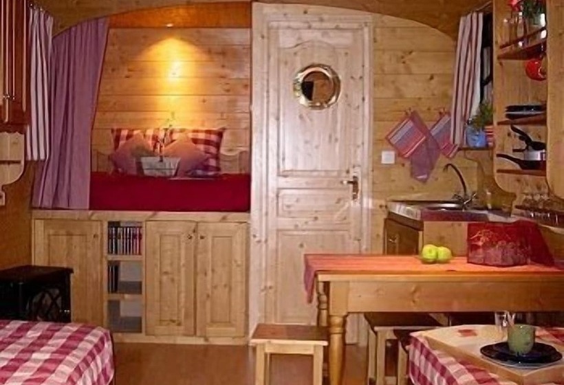 בית מלון כפרי Les Roulottes Des Korrigans