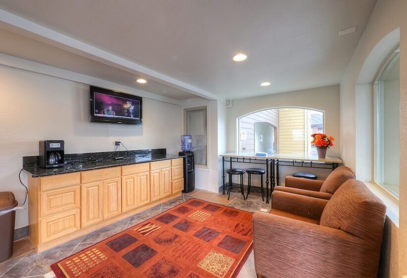 فندق Newport Inn & Suites By Oyo Rooms