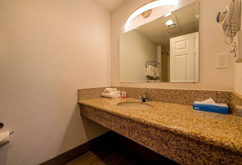 فندق Newport Inn & Suites By Oyo Rooms