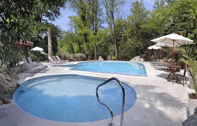 هتل Posada Del Sauce