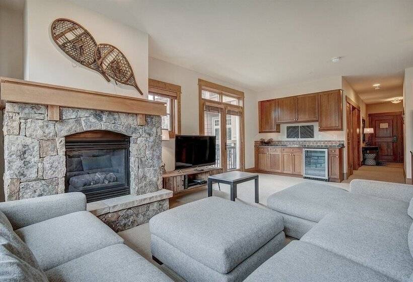 Отель Premier 3 Bedroom Ski In, Ski Out Lone Eagle Condo With The Best Access To Skiing In Keystone