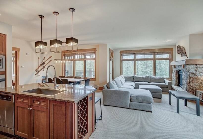 Отель Premier 3 Bedroom Ski In, Ski Out Lone Eagle Condo With The Best Access To Skiing In Keystone