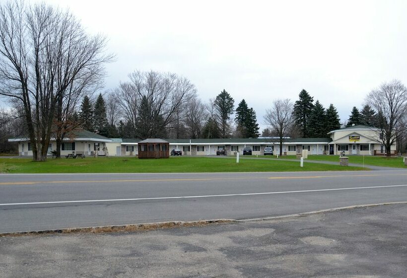 בית מלון כפרי Scottish Inns Potsdam