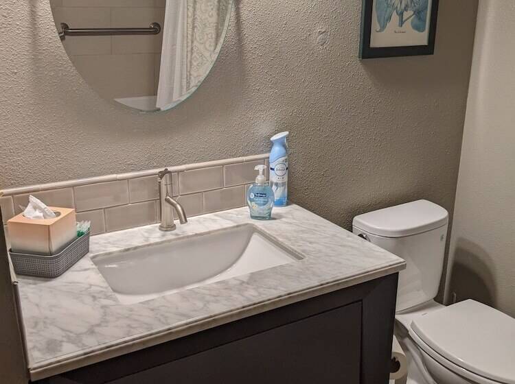 فندق The Landmark Inn On Orcas Island