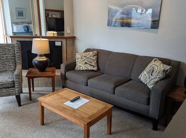 فندق The Landmark Inn On Orcas Island