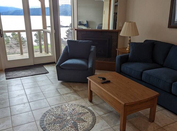 فندق The Landmark Inn On Orcas Island