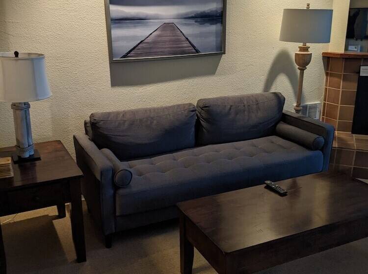 فندق The Landmark Inn On Orcas Island