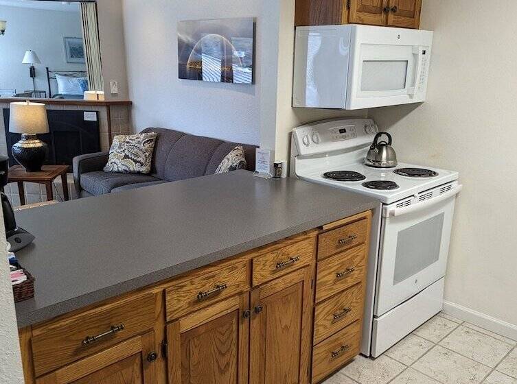 فندق The Landmark Inn On Orcas Island