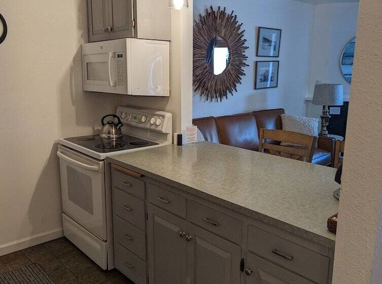 فندق The Landmark Inn On Orcas Island