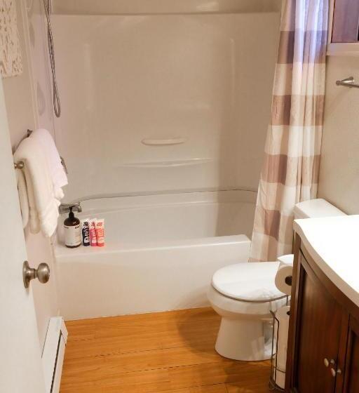 فندق The Landmark Inn On Orcas Island