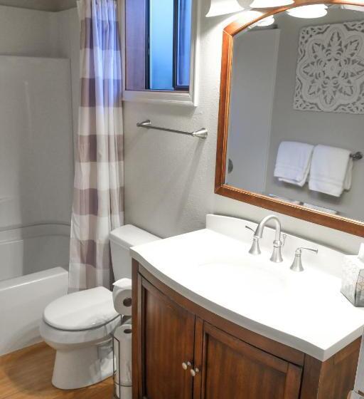 فندق The Landmark Inn On Orcas Island