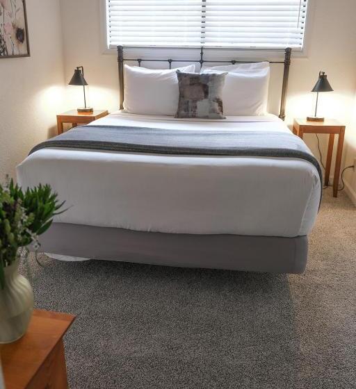 فندق The Landmark Inn On Orcas Island