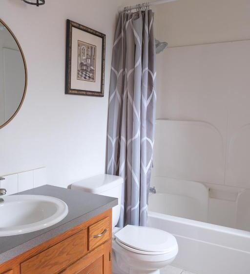 فندق The Landmark Inn On Orcas Island