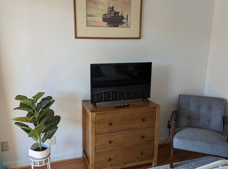 فندق The Landmark Inn On Orcas Island