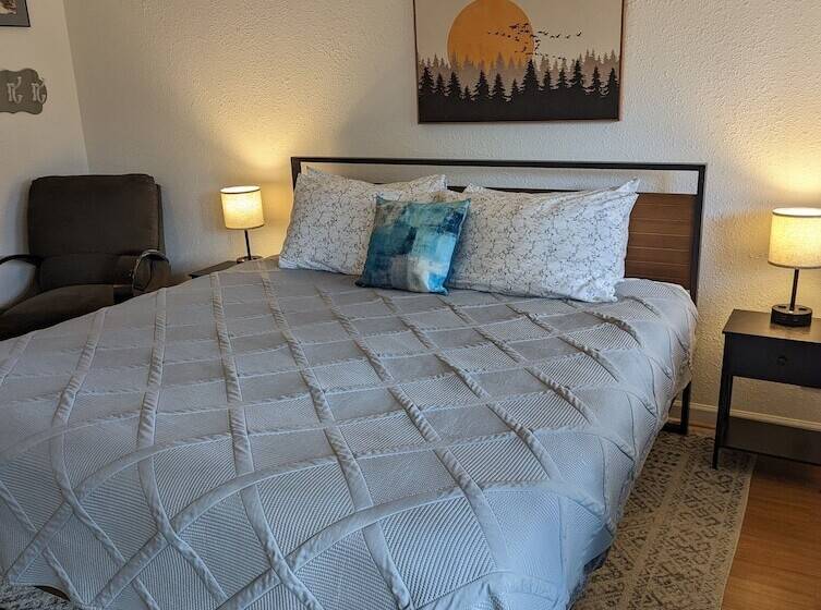 فندق The Landmark Inn On Orcas Island