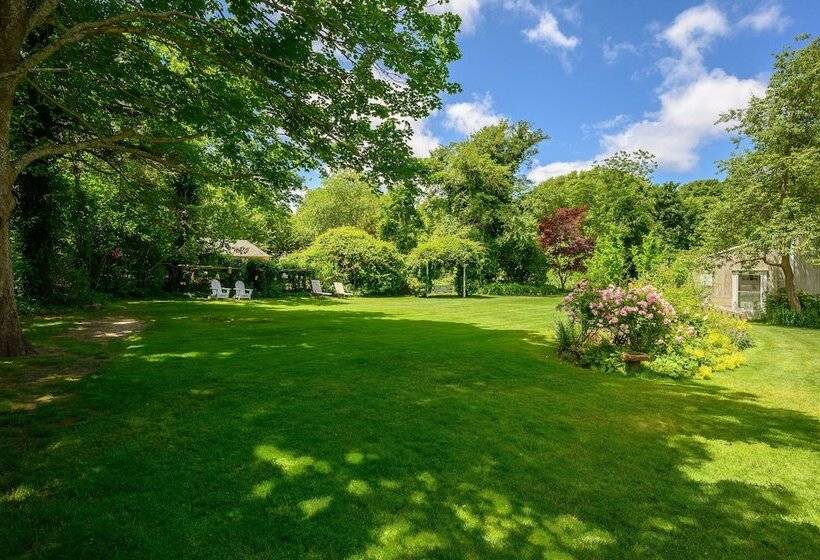 Isaiah Hall Bed & Breakfast Inn