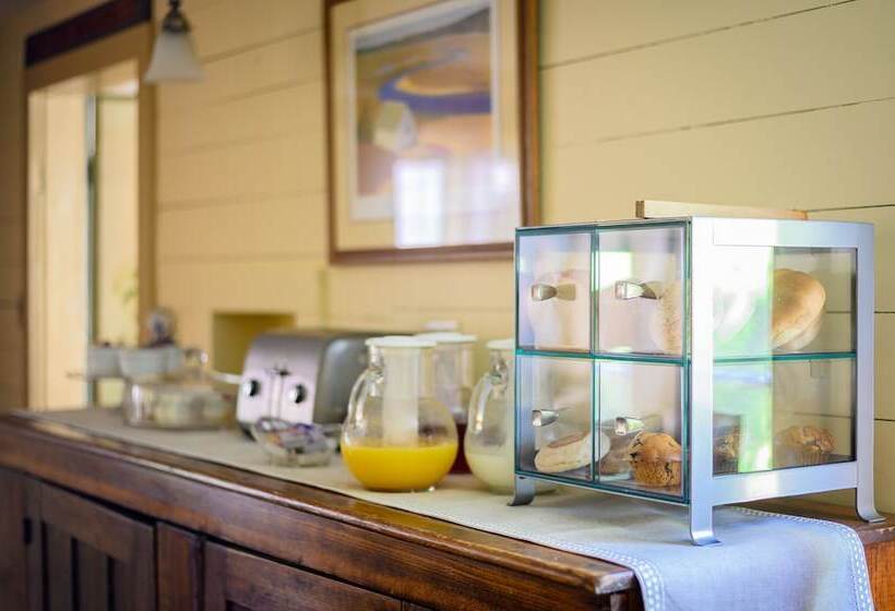 Isaiah Hall Bed & Breakfast Inn