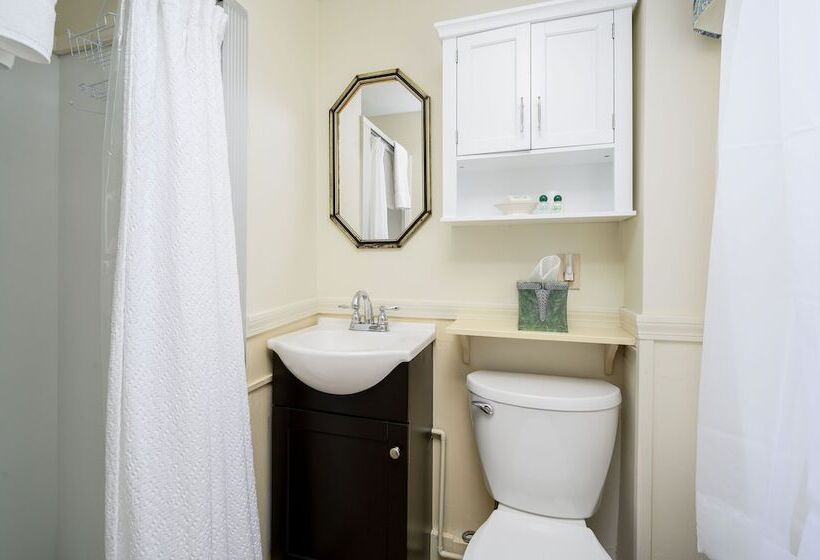 Isaiah Hall Bed & Breakfast Inn