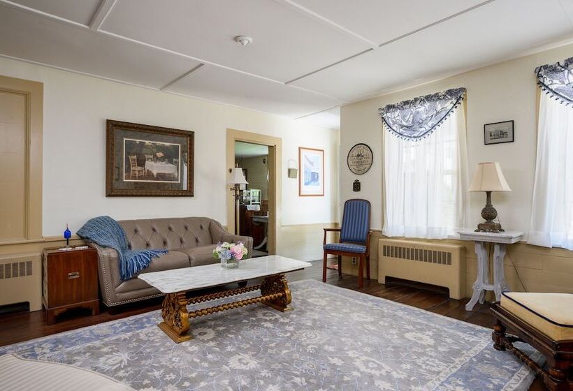 Isaiah Hall Bed & Breakfast Inn