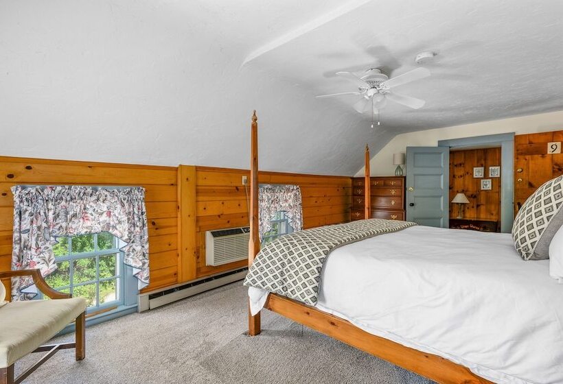 Isaiah Hall Bed & Breakfast Inn