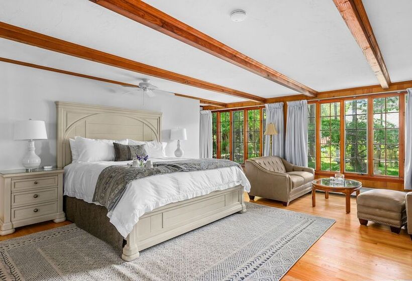 Isaiah Hall Bed & Breakfast Inn