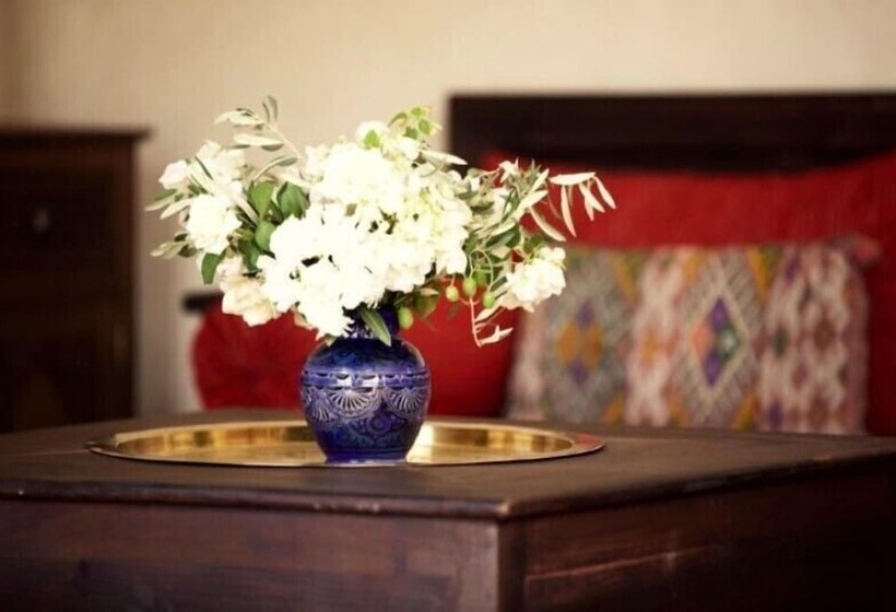 L  Amandier Hotel & Villas