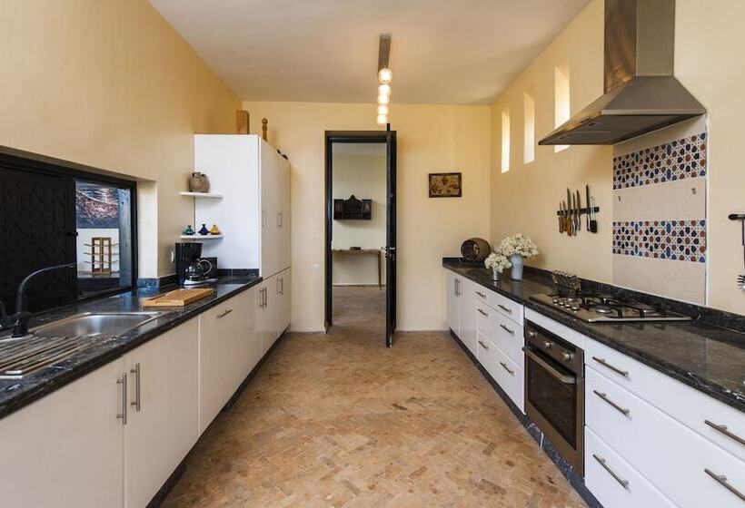 L  Amandier Hotel & Villas