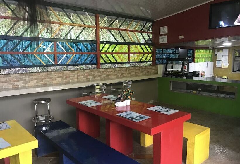 La Embrujada Hostel Y Restaurante