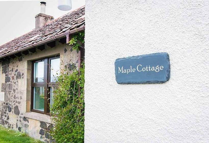 Maple Cottage With Hot Tub Near Cupar, Fife