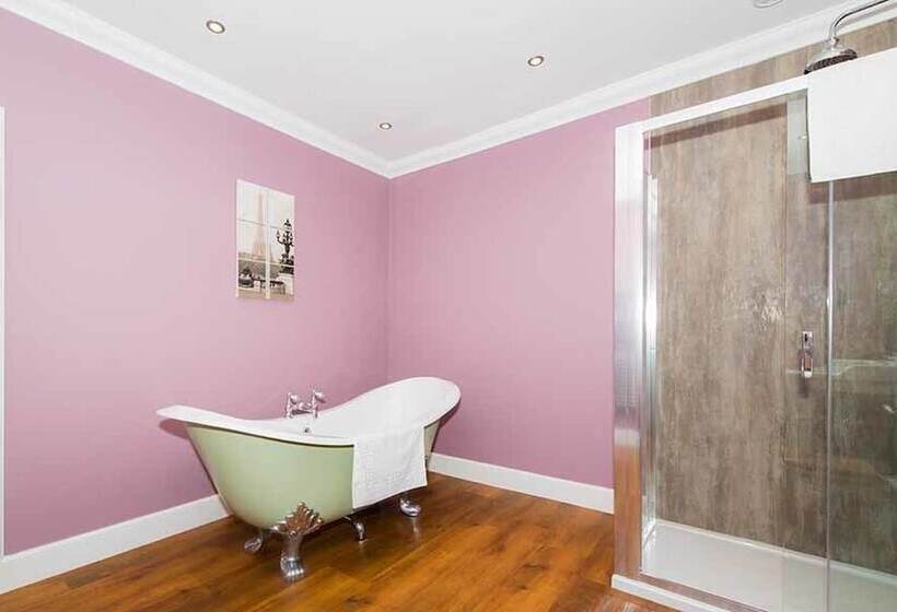 Maple Cottage With Hot Tub Near Cupar, Fife