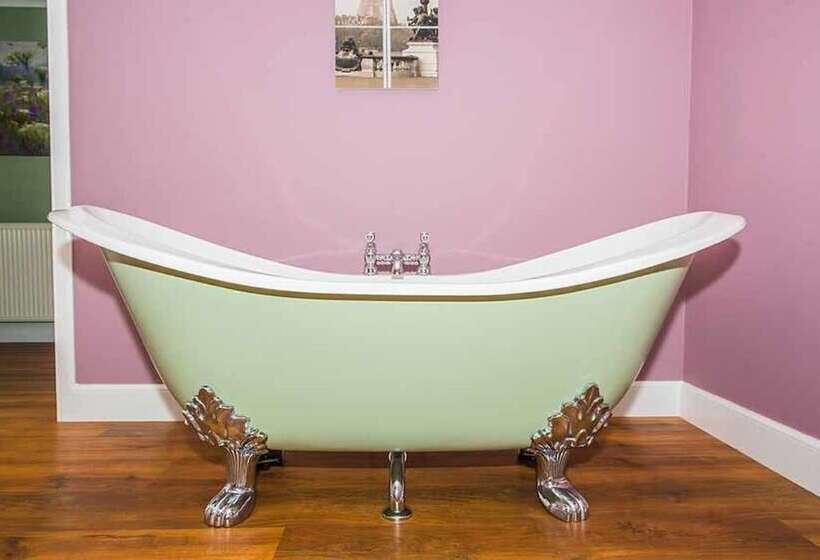 Maple Cottage With Hot Tub Near Cupar, Fife