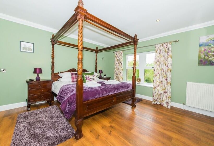 Maple Cottage With Hot Tub Near Cupar, Fife