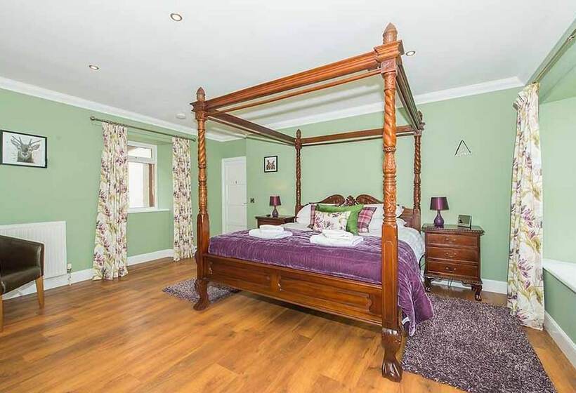 Maple Cottage With Hot Tub Near Cupar, Fife