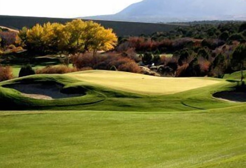 مُتل The Atomic Blue Motor Inn