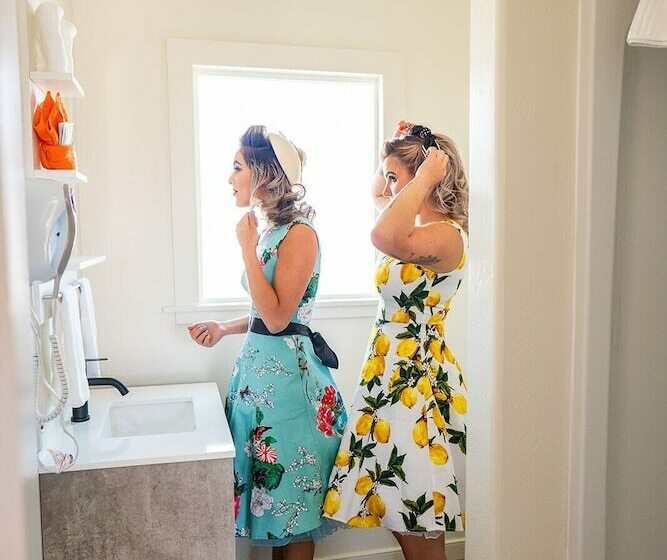 مُتل The Atomic Blue Motor Inn