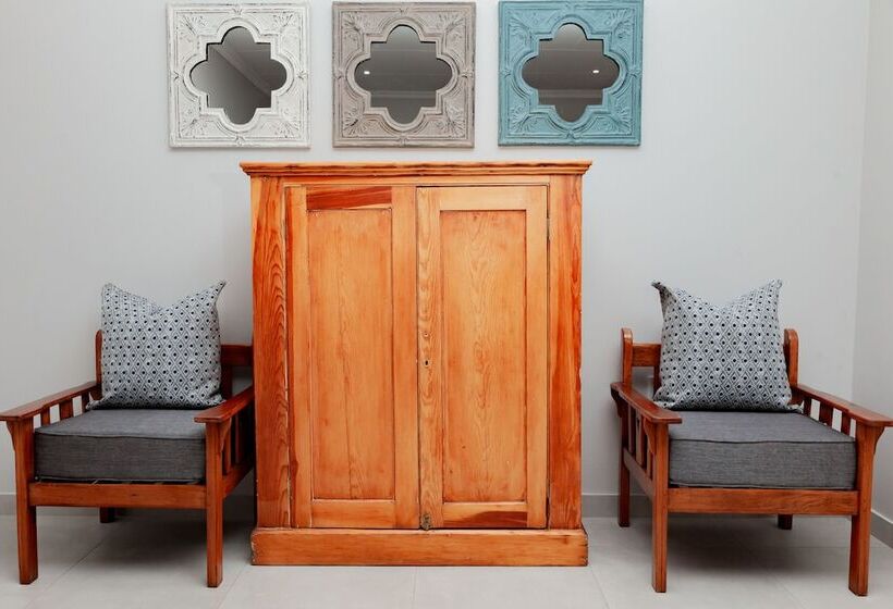 פנסיון 2 Owls Guesthouse