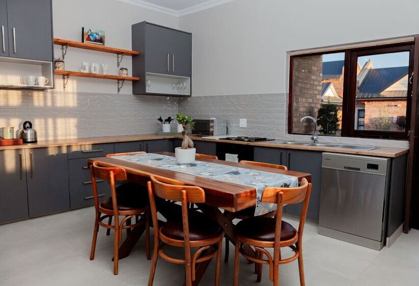 Пансион 2 Owls Guesthouse