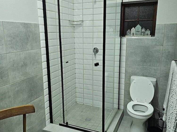 Пансион 2 Owls Guesthouse